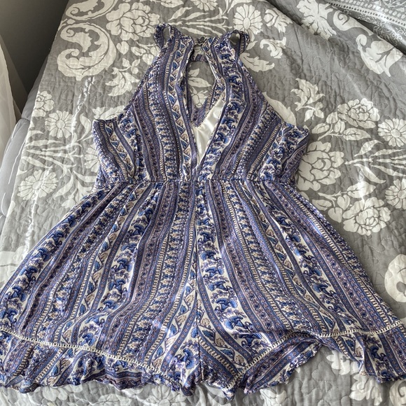Super cute patterned romper! - Picture 5 of 6